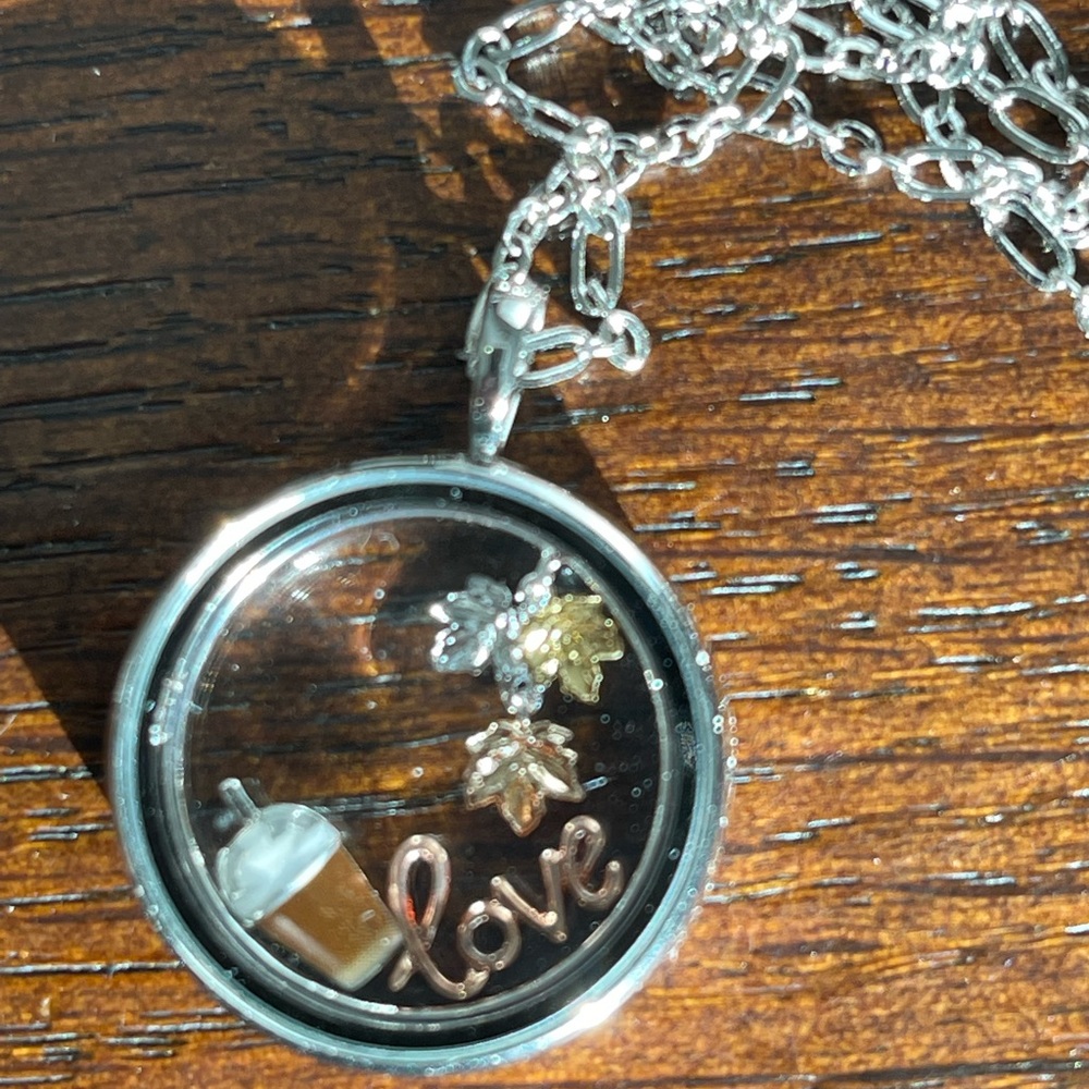 Authentic O2 Medium Silver Hinged Locket W/ Remov… - image 4